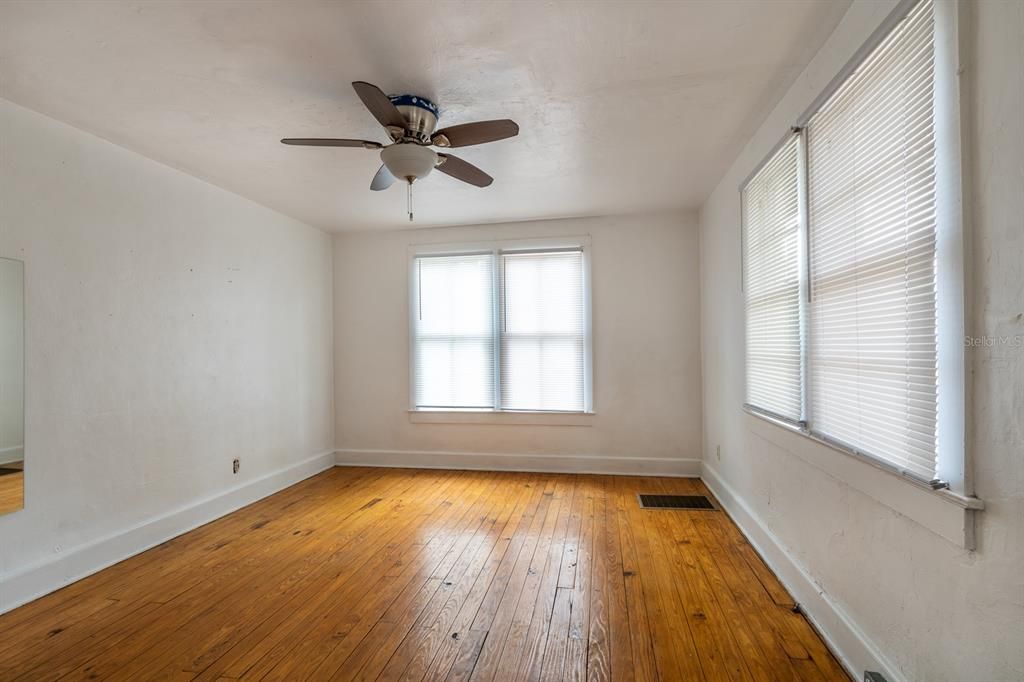 For Rent: $1,175 (1 beds, 1 baths, 701 Square Feet)