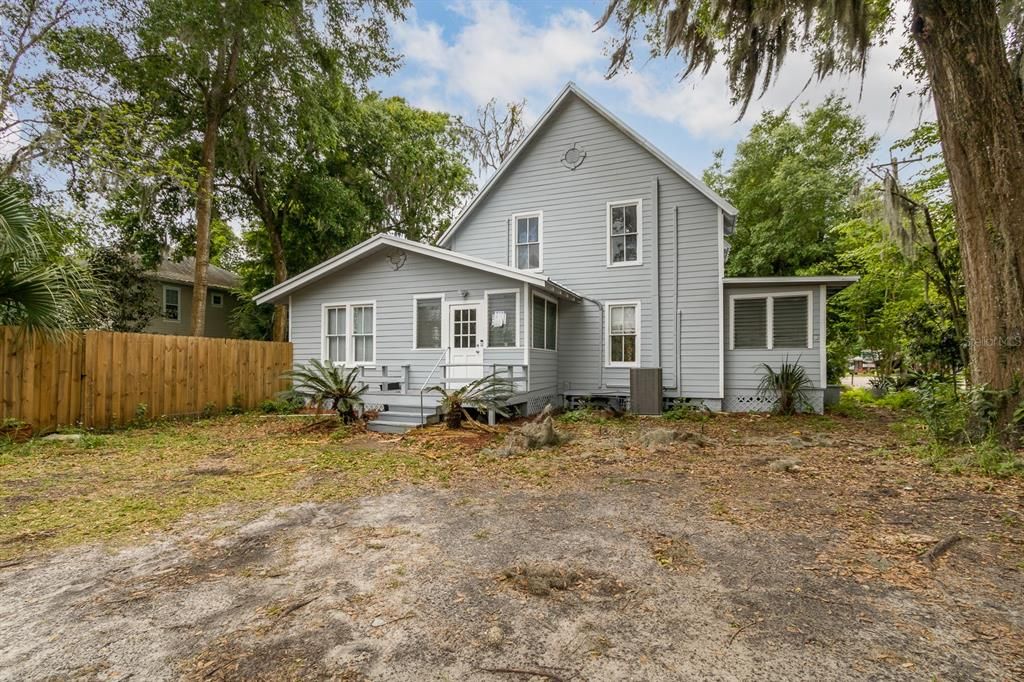 For Rent: $1,175 (1 beds, 1 baths, 701 Square Feet)