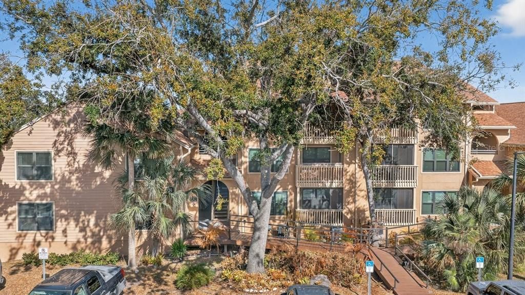 For Sale: $108,000 (1 beds, 1 baths, 630 Square Feet)