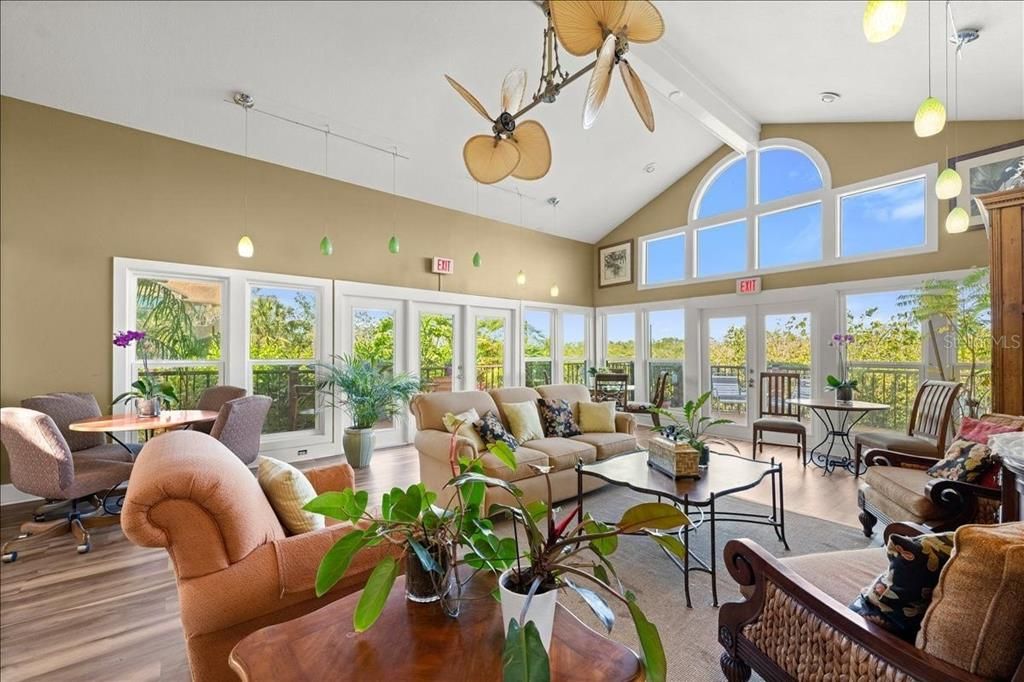 For Sale: $108,000 (1 beds, 1 baths, 630 Square Feet)