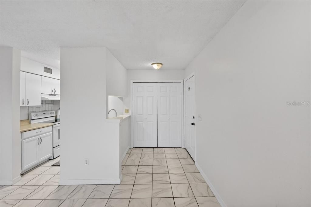 For Sale: $108,000 (1 beds, 1 baths, 630 Square Feet)