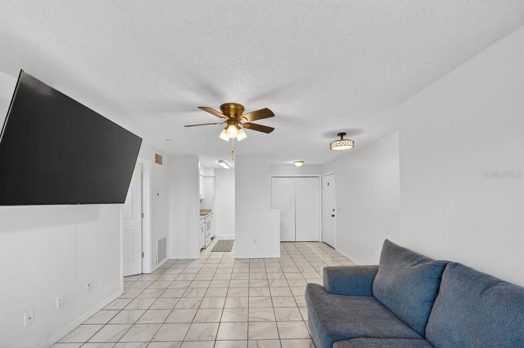 For Sale: $108,000 (1 beds, 1 baths, 630 Square Feet)