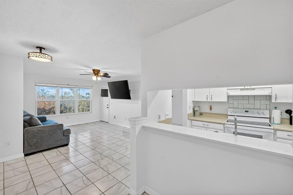 For Sale: $108,000 (1 beds, 1 baths, 630 Square Feet)