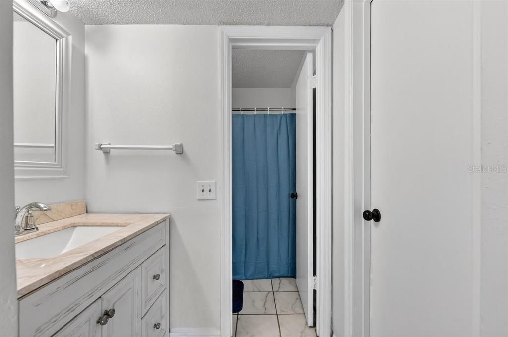 For Sale: $108,000 (1 beds, 1 baths, 630 Square Feet)