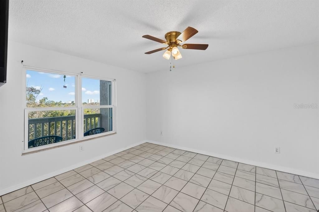 For Sale: $108,000 (1 beds, 1 baths, 630 Square Feet)