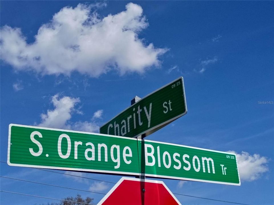 На продажу: $375,000 (0.39 acres)