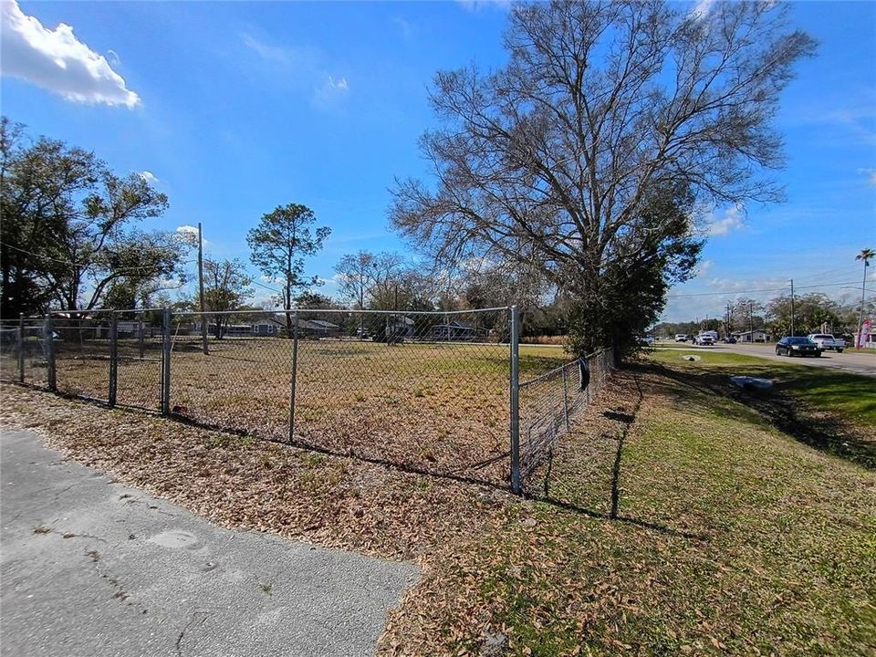 На продажу: $375,000 (0.39 acres)