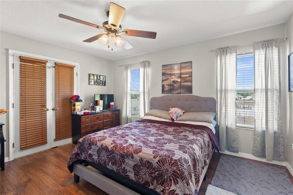 For Sale: $380,000 (4 beds, 3 baths, 2333 Square Feet)