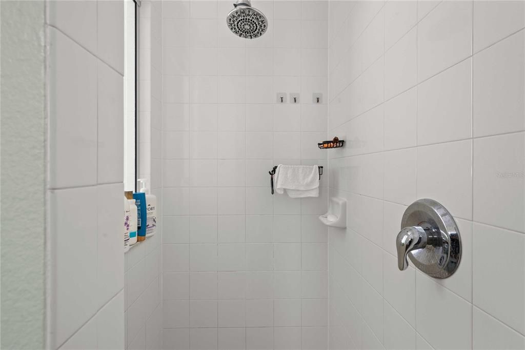 For Sale: $380,000 (4 beds, 3 baths, 2333 Square Feet)