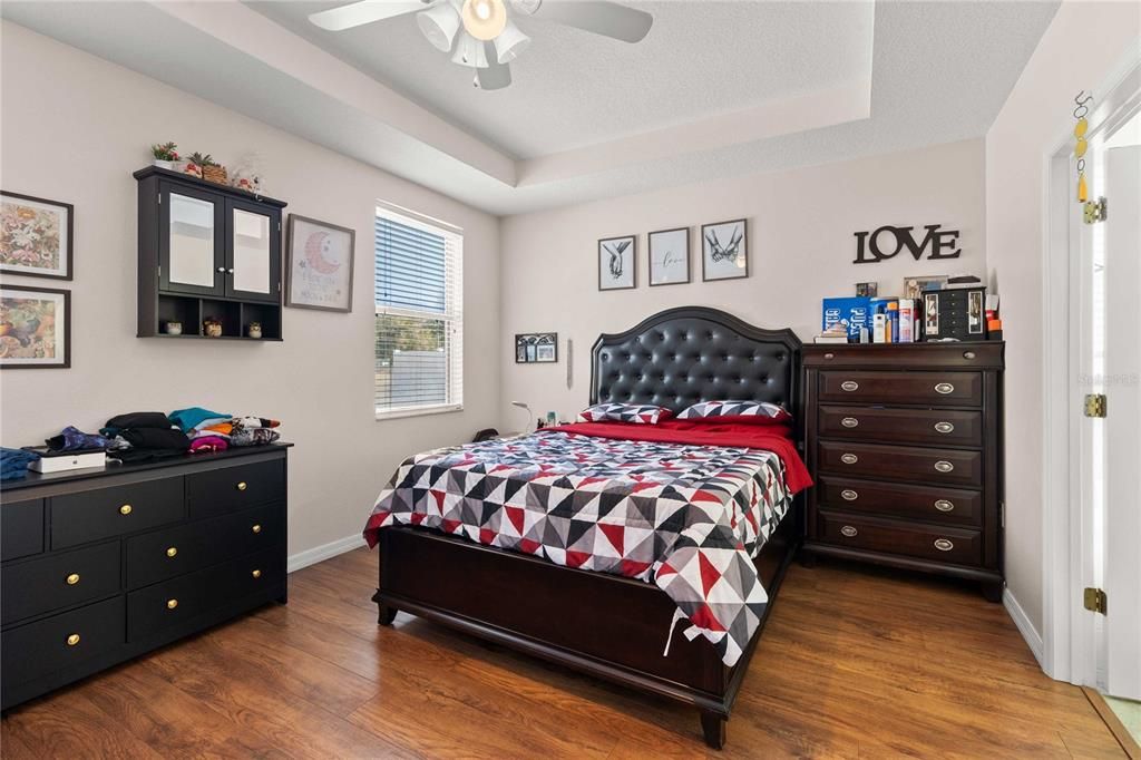 For Sale: $380,000 (4 beds, 3 baths, 2333 Square Feet)