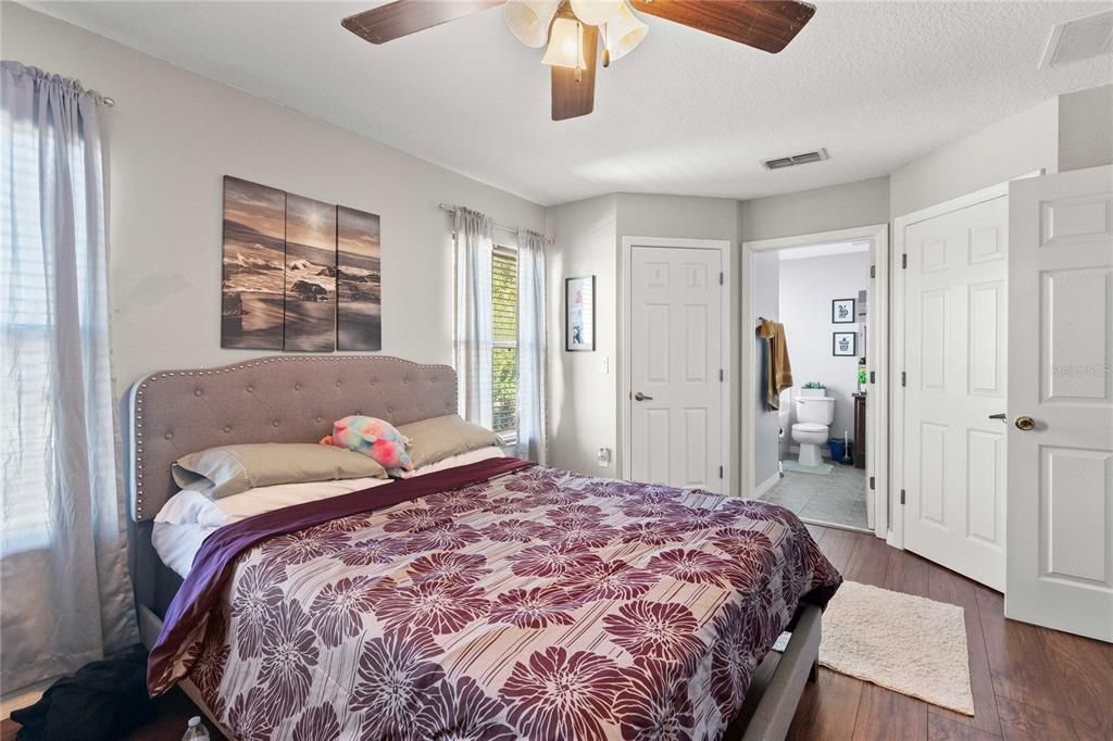 For Sale: $380,000 (4 beds, 3 baths, 2333 Square Feet)