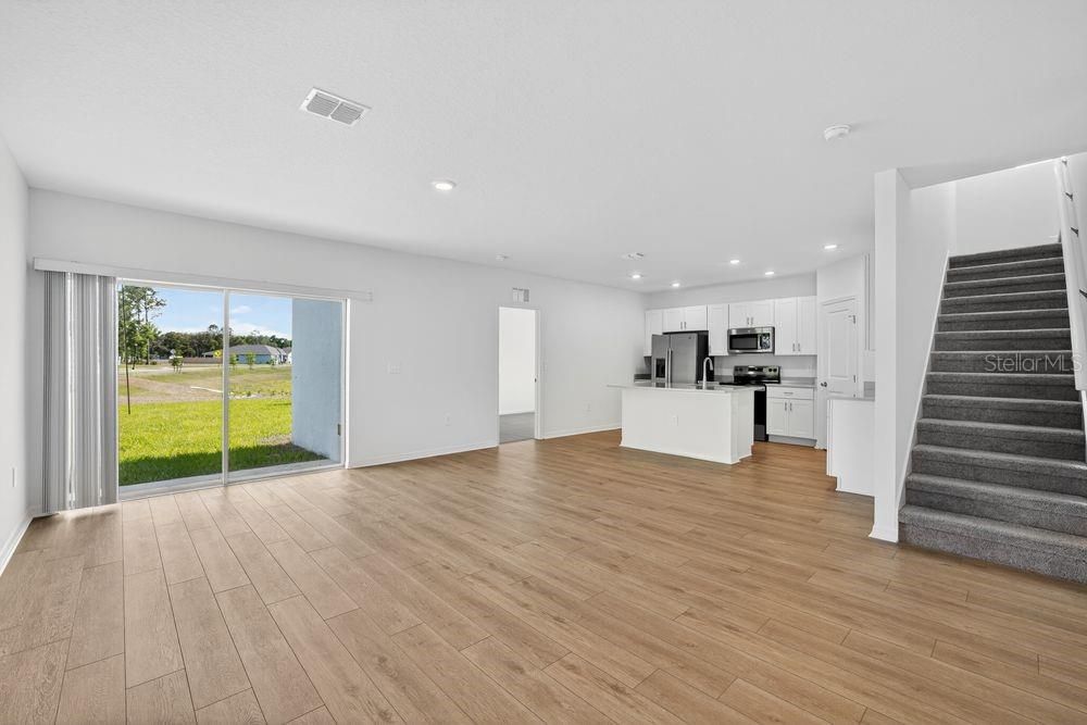 Activo con contrato: $380,999 (5 camas, 3 baños, 2516 Pies cuadrados)