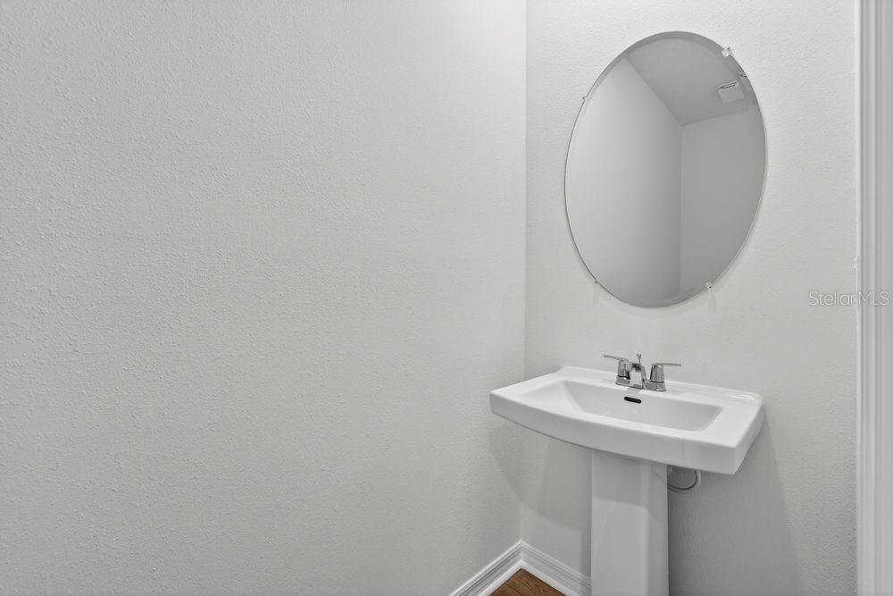 Activo con contrato: $380,999 (5 camas, 3 baños, 2516 Pies cuadrados)