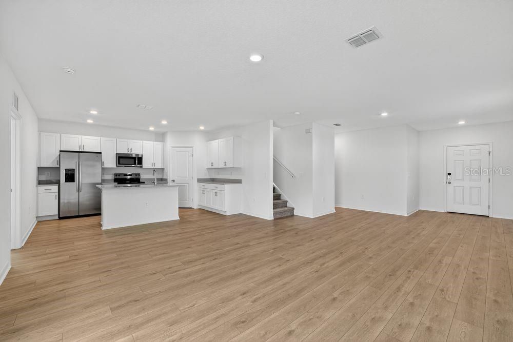 Activo con contrato: $380,999 (5 camas, 3 baños, 2516 Pies cuadrados)