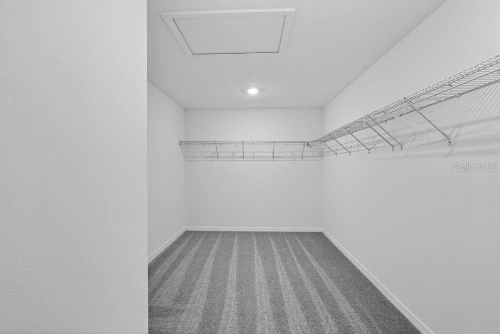 Activo con contrato: $380,999 (5 camas, 3 baños, 2516 Pies cuadrados)