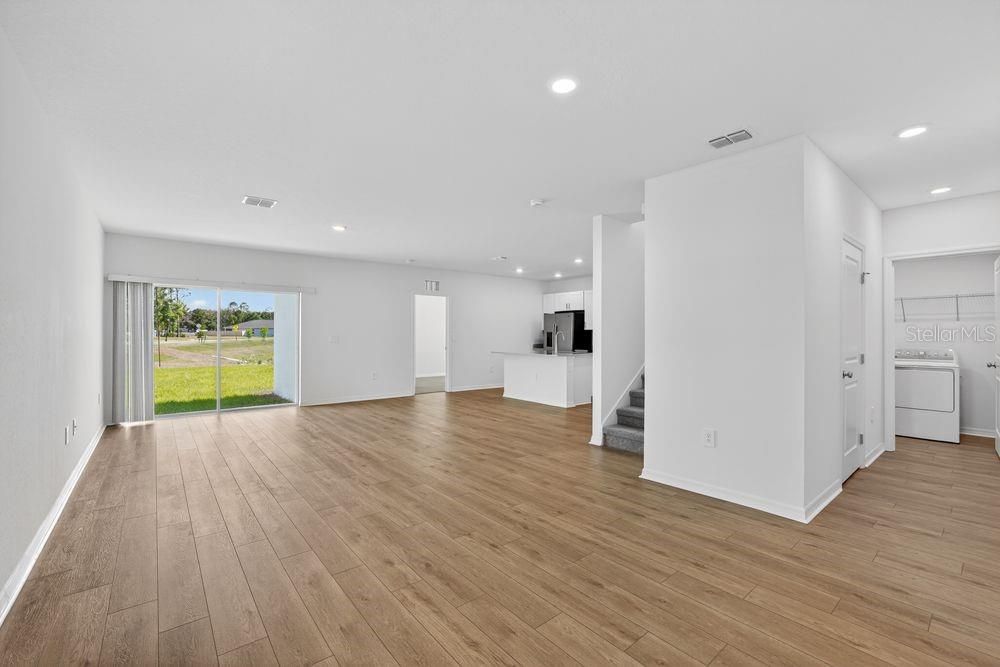 Activo con contrato: $380,999 (5 camas, 3 baños, 2516 Pies cuadrados)