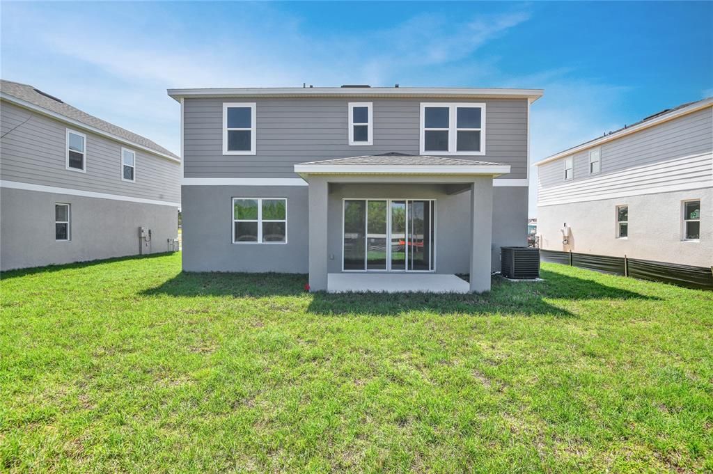 Activo con contrato: $389,999 (4 camas, 2 baños, 2308 Pies cuadrados)