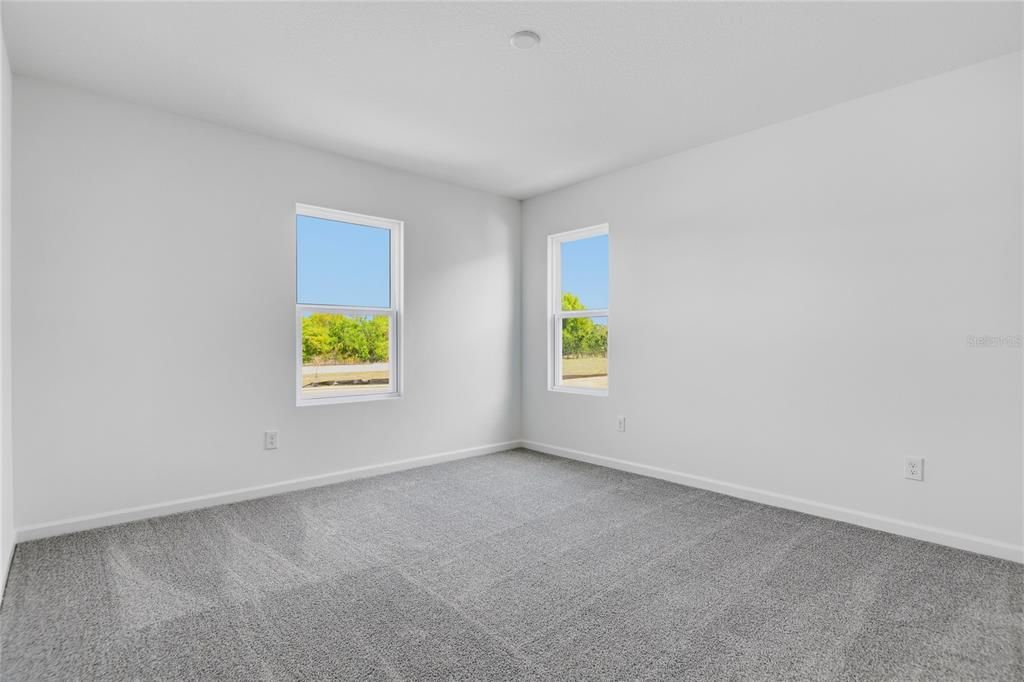 Activo con contrato: $389,999 (4 camas, 2 baños, 2308 Pies cuadrados)
