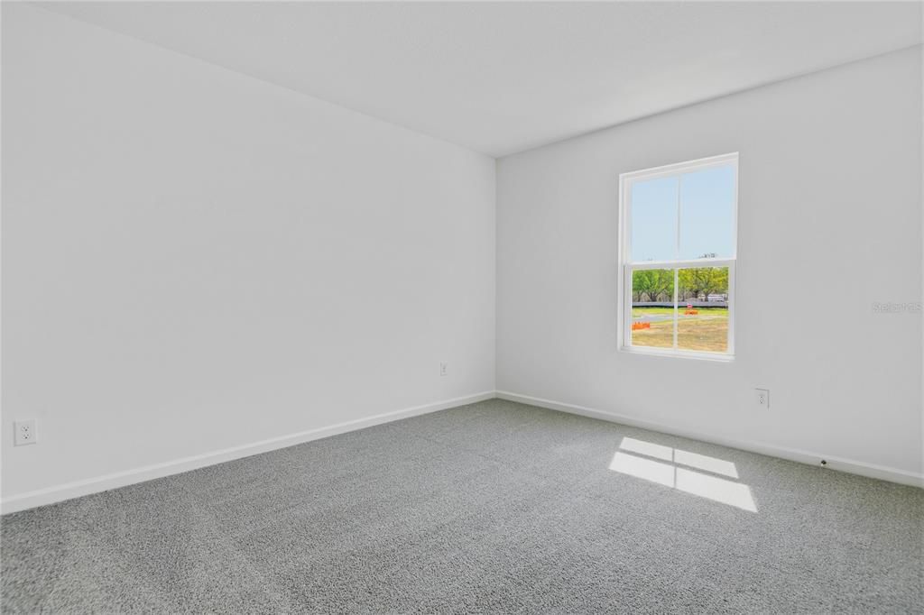 Activo con contrato: $389,999 (4 camas, 2 baños, 2308 Pies cuadrados)