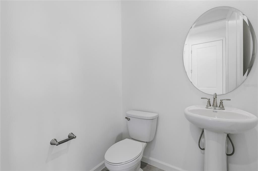 Activo con contrato: $389,999 (4 camas, 2 baños, 2308 Pies cuadrados)