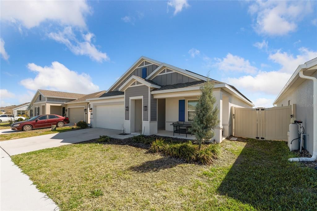 Active With Contract: $1,900 (3 beds, 2 baths, 2109 Square Feet)