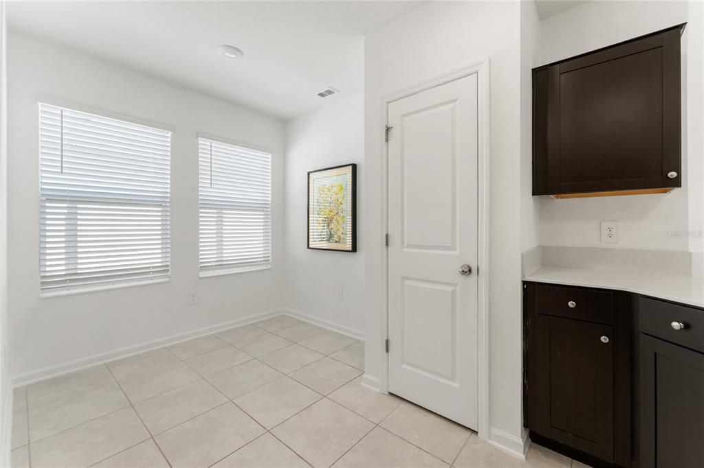 Active With Contract: $1,900 (3 beds, 2 baths, 2109 Square Feet)