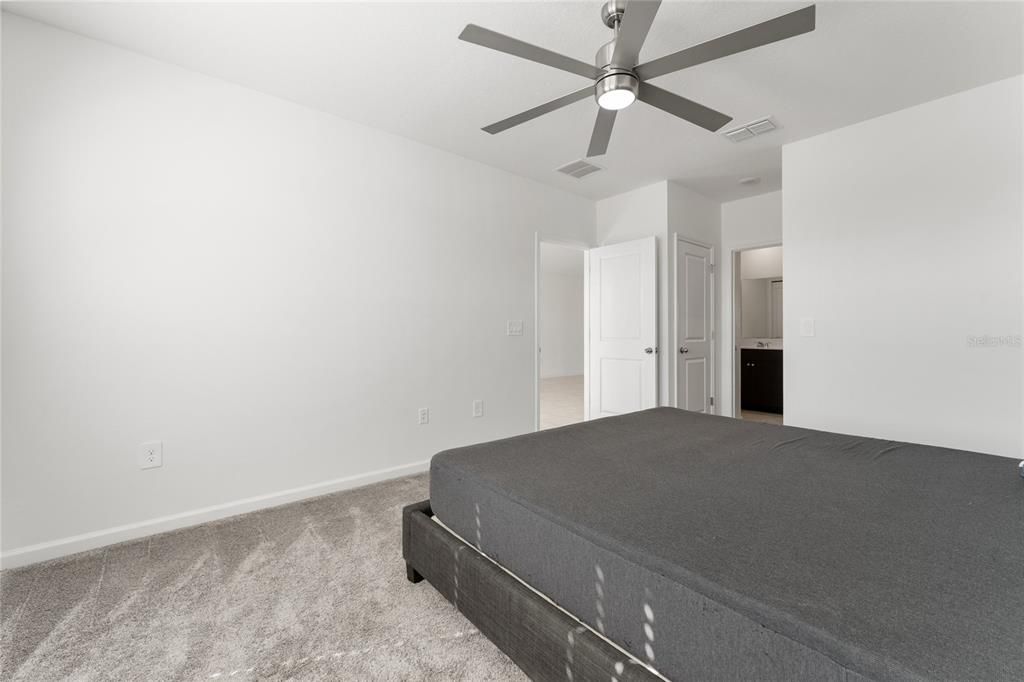 Active With Contract: $1,900 (3 beds, 2 baths, 2109 Square Feet)