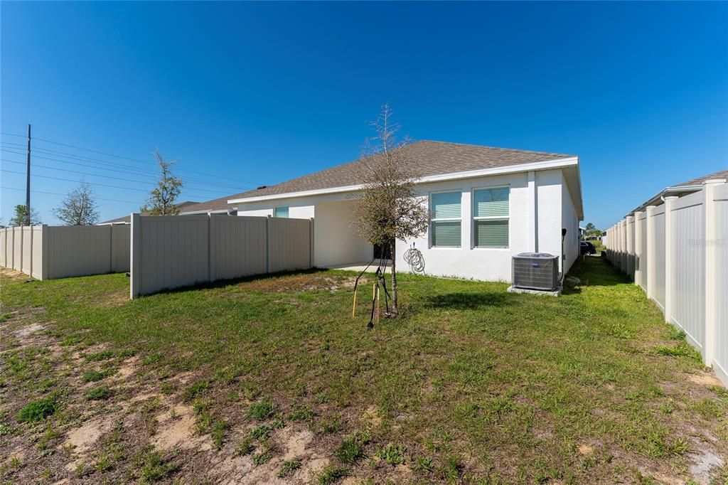 Active With Contract: $1,900 (3 beds, 2 baths, 2109 Square Feet)