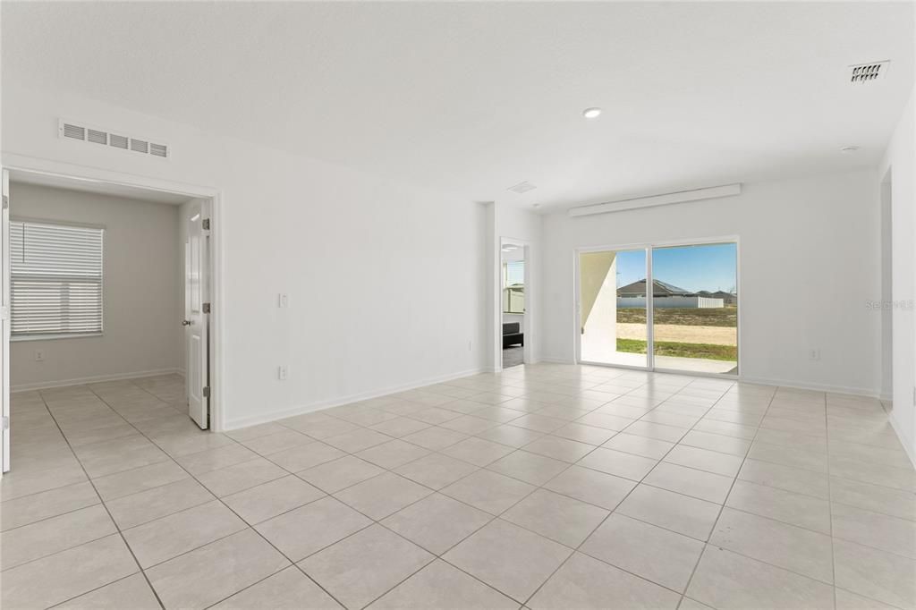 Active With Contract: $1,900 (3 beds, 2 baths, 2109 Square Feet)