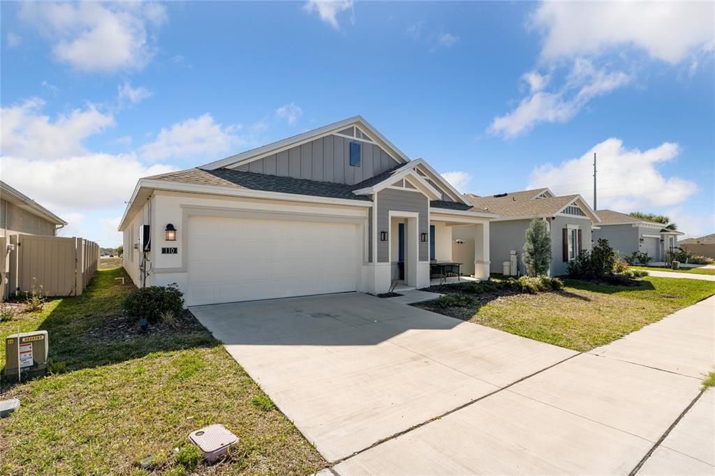 Active With Contract: $1,900 (3 beds, 2 baths, 2109 Square Feet)