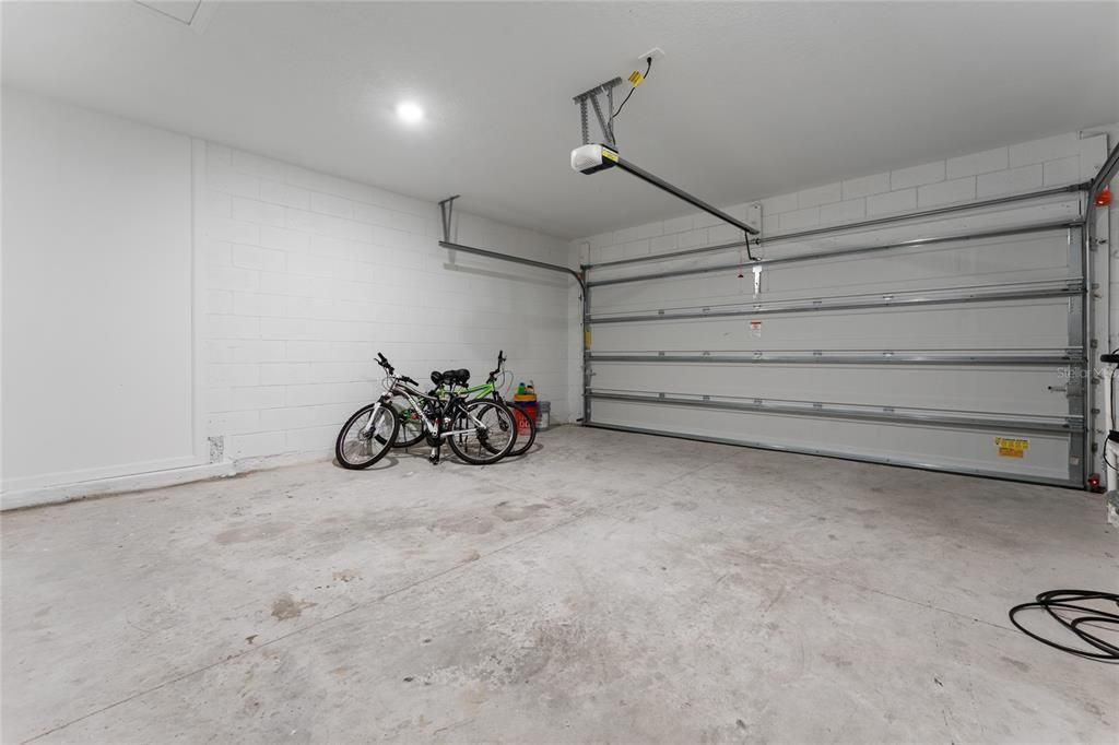 Active With Contract: $1,900 (3 beds, 2 baths, 2109 Square Feet)