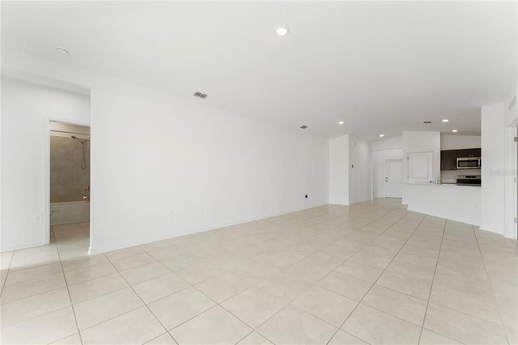 Active With Contract: $1,900 (3 beds, 2 baths, 2109 Square Feet)