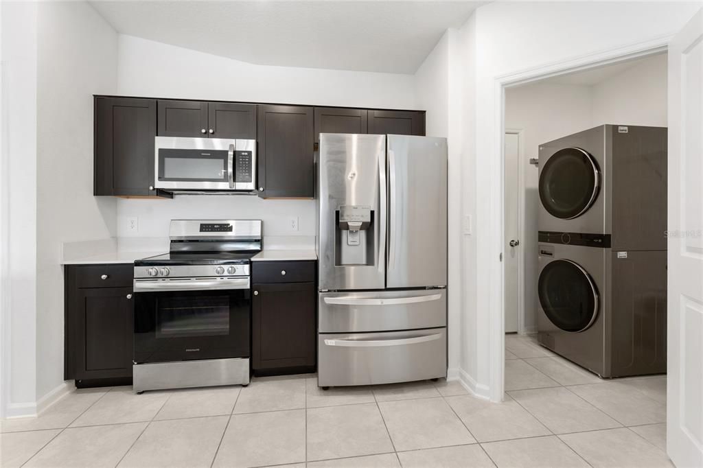 Active With Contract: $1,900 (3 beds, 2 baths, 2109 Square Feet)