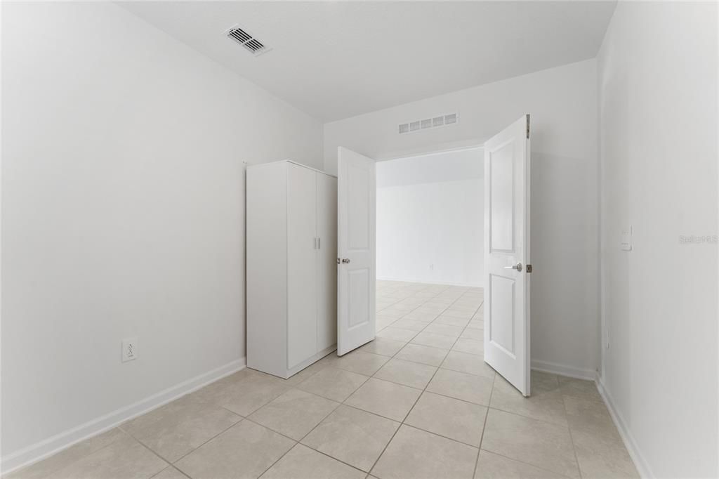 Active With Contract: $1,900 (3 beds, 2 baths, 2109 Square Feet)