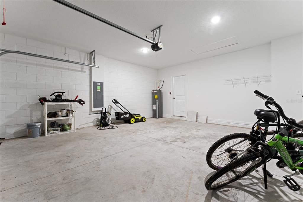 Active With Contract: $1,900 (3 beds, 2 baths, 2109 Square Feet)