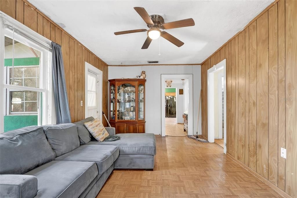 Activo con contrato: $170,000 (2 camas, 1 baños, 1012 Pies cuadrados)