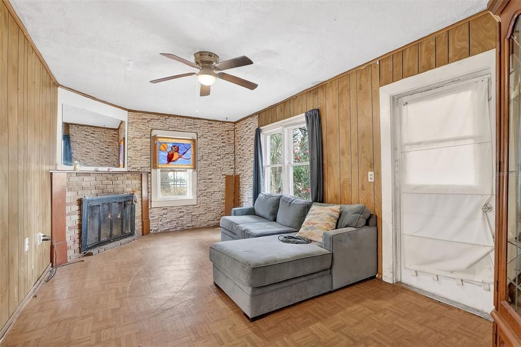 Activo con contrato: $170,000 (2 camas, 1 baños, 1012 Pies cuadrados)