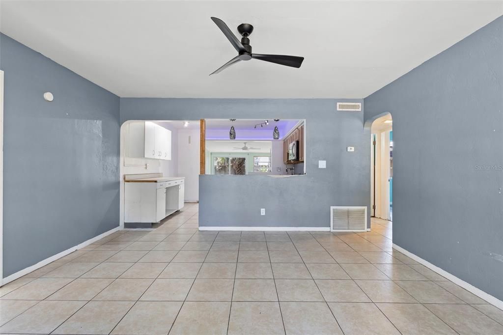 Activo con contrato: $134,900 (3 camas, 1 baños, 1523 Pies cuadrados)