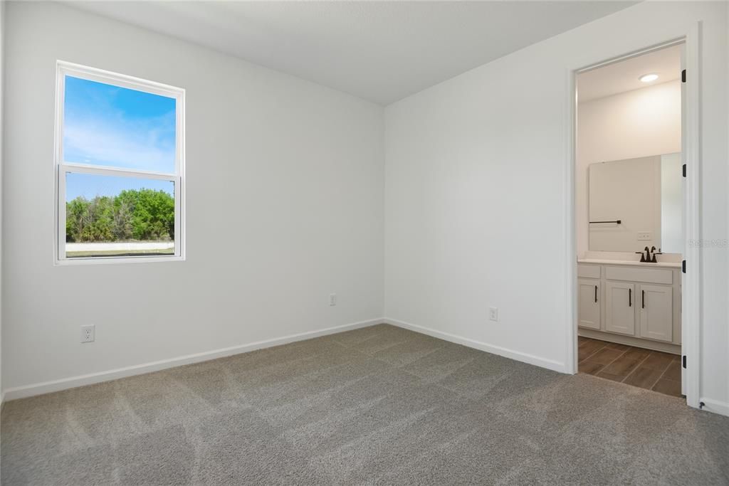 Под контрактом: $389,999 (4 спален, 3 ванн, 2090 Квадратных фут)