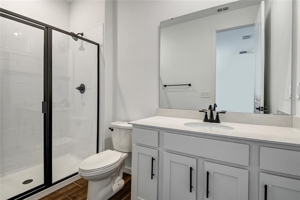 Под контрактом: $389,999 (4 спален, 3 ванн, 2090 Квадратных фут)