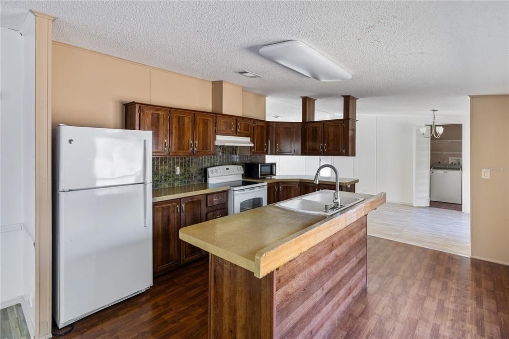 For Sale: $1,250,000 (6 beds, 5 baths, 1632 Square Feet)