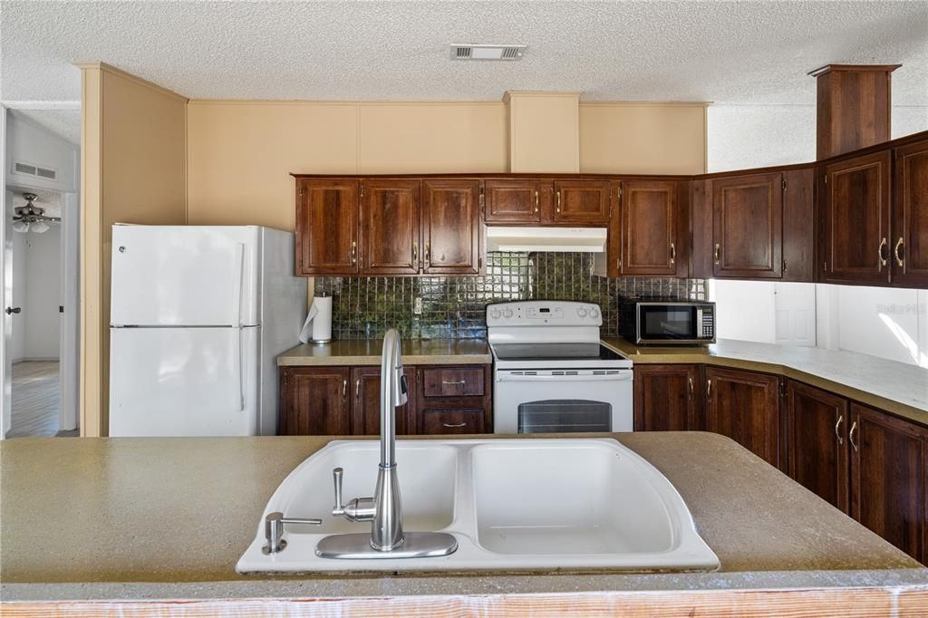 For Sale: $1,250,000 (6 beds, 5 baths, 1632 Square Feet)