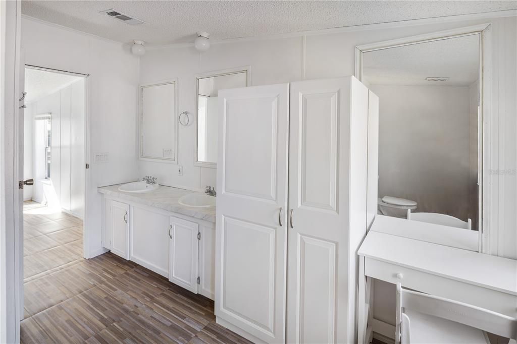 For Sale: $1,250,000 (6 beds, 5 baths, 1632 Square Feet)