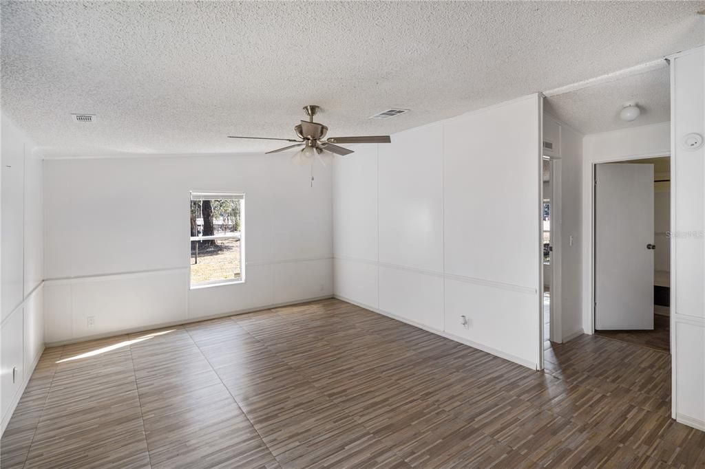 For Sale: $1,250,000 (6 beds, 5 baths, 1632 Square Feet)