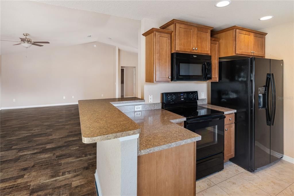 For Sale: $1,250,000 (6 beds, 5 baths, 1632 Square Feet)