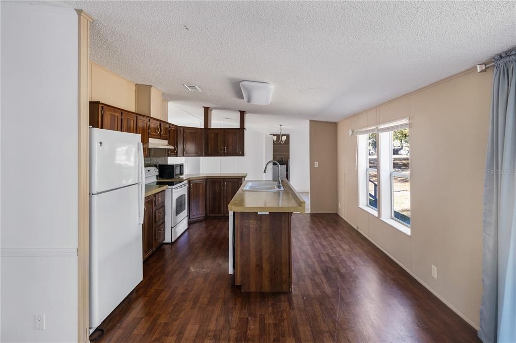 For Sale: $1,250,000 (6 beds, 5 baths, 1632 Square Feet)