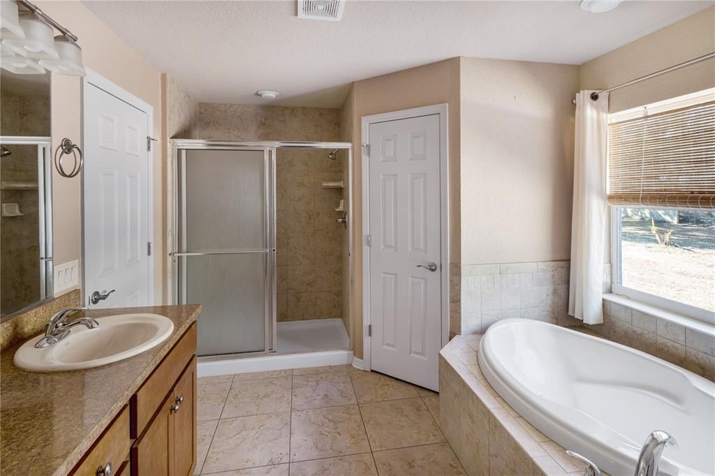 For Sale: $1,250,000 (6 beds, 5 baths, 1632 Square Feet)