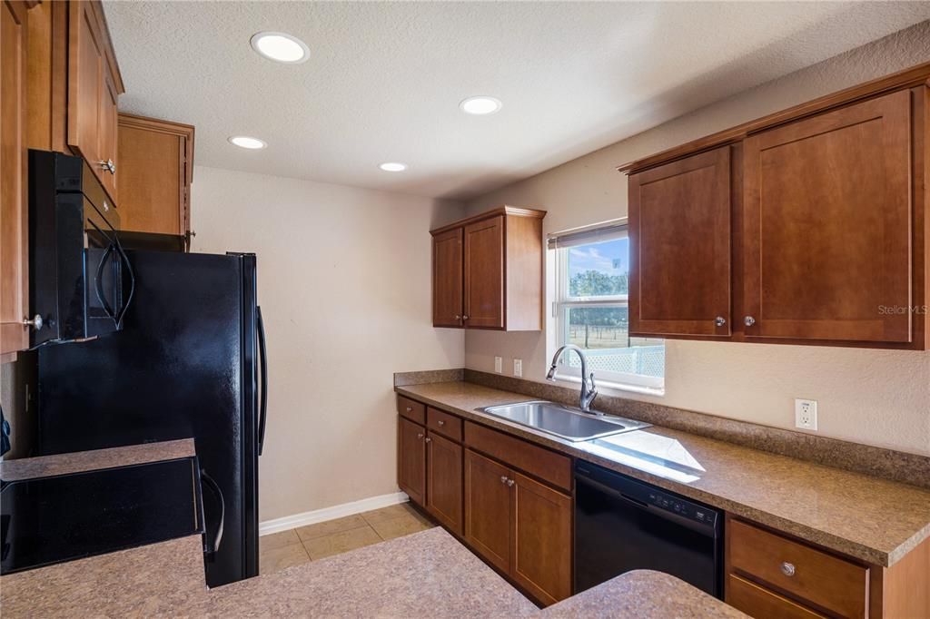 For Sale: $1,250,000 (6 beds, 5 baths, 1632 Square Feet)