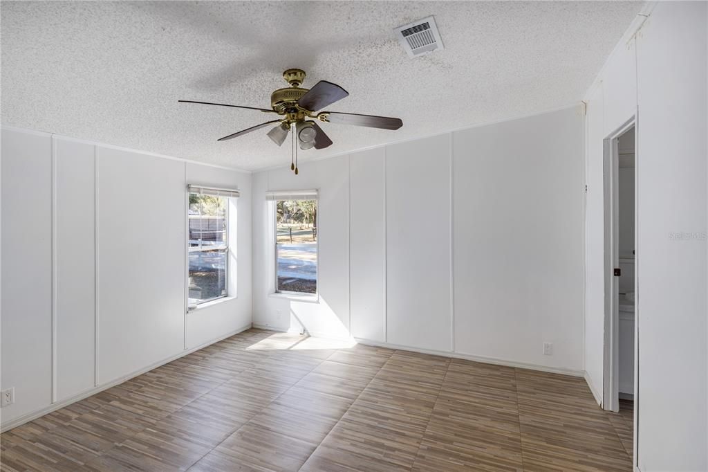 For Sale: $1,250,000 (6 beds, 5 baths, 1632 Square Feet)