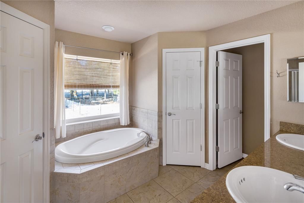 For Sale: $1,250,000 (6 beds, 5 baths, 1632 Square Feet)